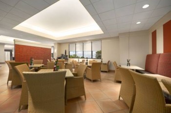 Embassy Suites Hotel Tampa Airport lounge