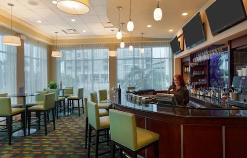 hilton-garden-inn-tampa-airport-bar