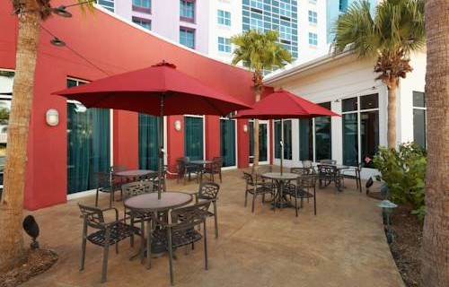 hilton-garden-inn-tampa-airport-patio